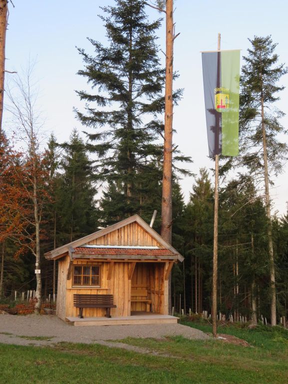 Neue Wanderhütte am Rundweg