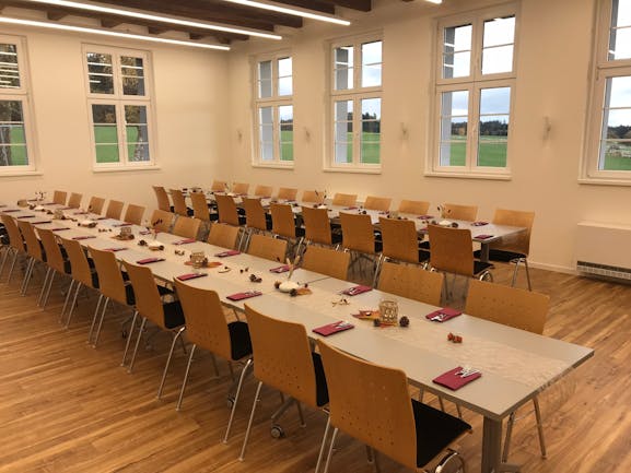 Der Bürgersaal in Aichhalden mit Bankettbestuhlung
